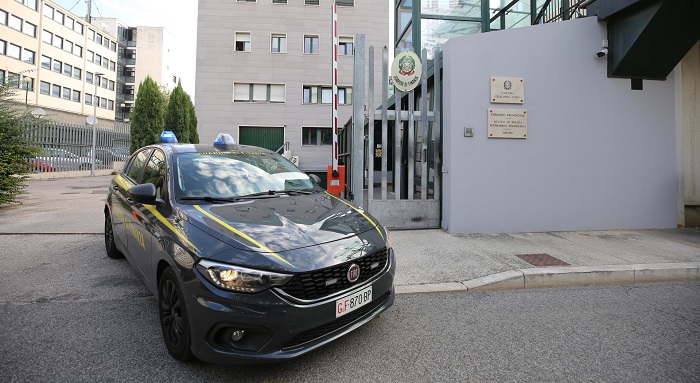 Controlli Finanza, scoperti oltre 100 lavoratori irregolari | Violazioni su scontrini nel 40% di esercizi