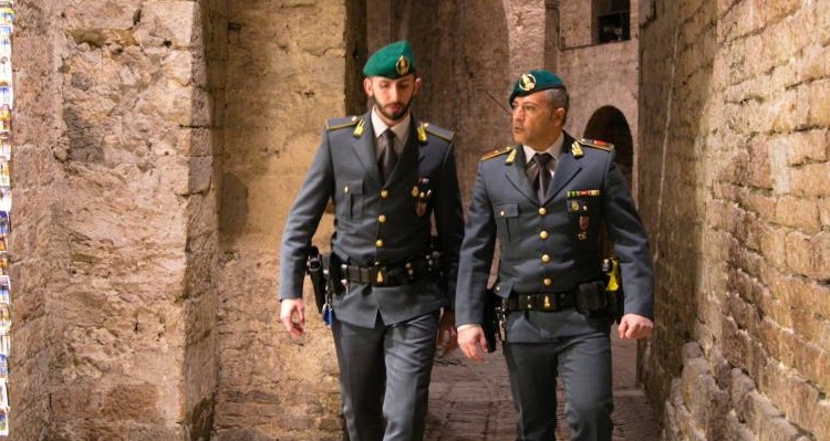 Patrimonio sottratto con l’inganno ad anziana di 100 anni, una denuncia e sequestro da 330mila euro