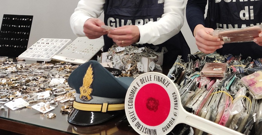 Sequestrati alle Fiere oltre 1300 prodotti non conformi, in un cantiere trovati 2 operai in nero