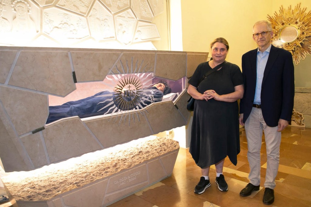 È il grande giorno della canonizzazione di Carlo Acutis | La famiglia protagonista in piazza