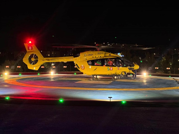 Auto finisce fuori strada nella notte, feriti due vigilantes | Interviene elisoccorso