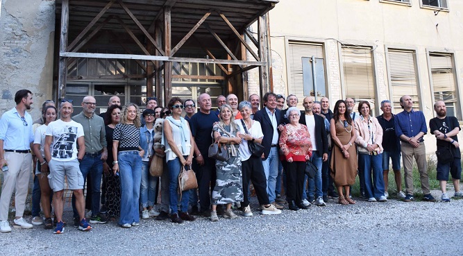 Ex alunni dicono addio alla “Garibaldi” prima della demolizione, FOTO