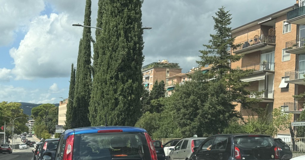 Uscita da scuola e dal lavoro più mercato, traffico da incubo a Perugia