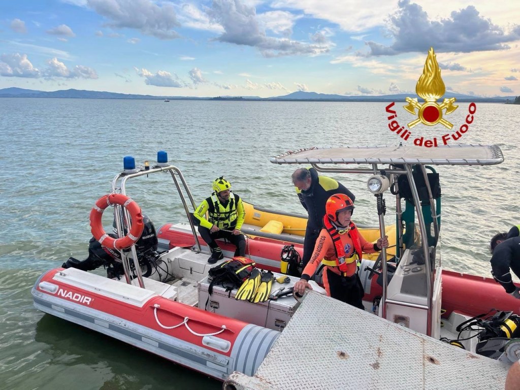 Fuga di gas al Trasimeno, riparata e rimessa in acqua la condotta del gpl