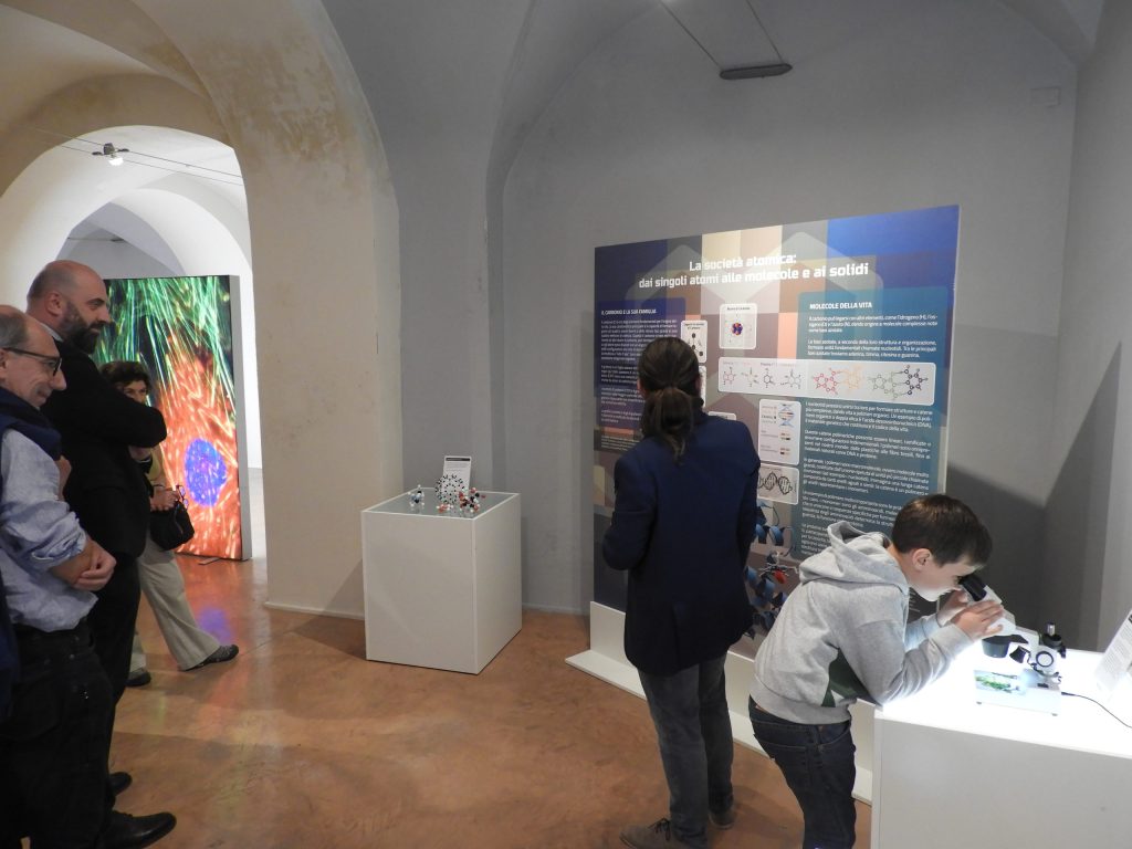 “Magica quantistica”, fisica e illusionismo a Palazzo Collicola