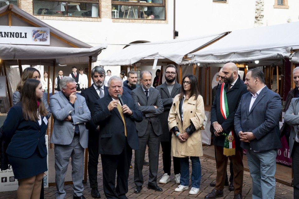 A Spoleto il taglio del nastro per Dolci d’Italia: il festival dei golosi entra nel vivo