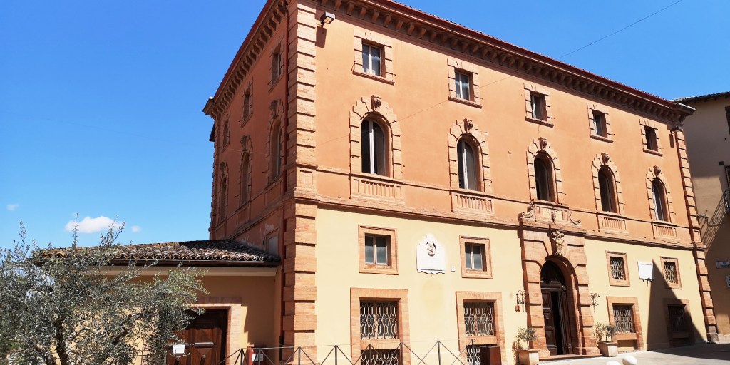 Verme in una porzione di cibo presso una mensa scolastica a Marsciano, al via le verifiche