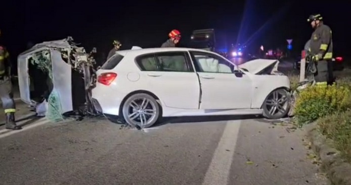 Ennesima tragedia sulla Pian d’Assino, coinvolte 4 auto | Muore un 28enne, due i feriti