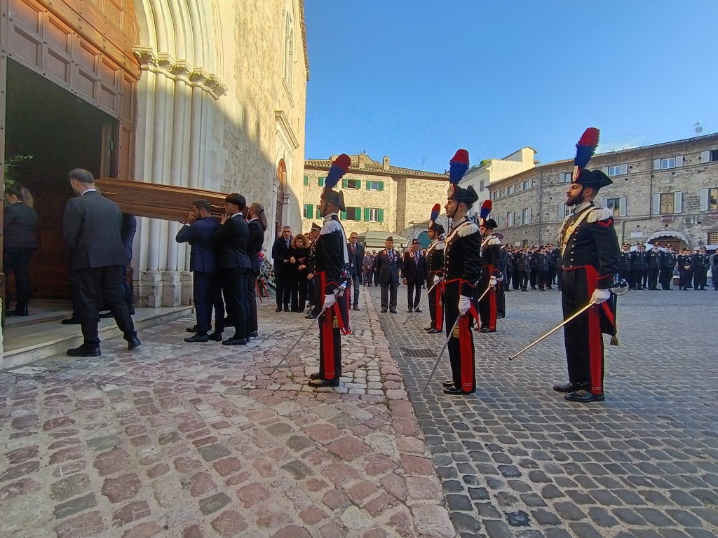 Ultimo addio a Matteo Branchinelli “Carabiniere per sempre”