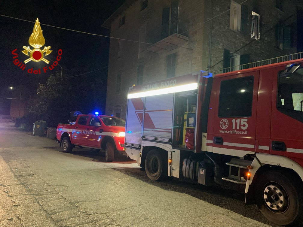 Incendio in cucina, c’è un ferito. Inagibile una palazzina