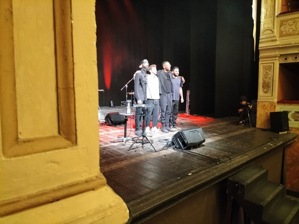 Spoleto Jazz 2025, l’eleganza del “bravo ragazzo” Michael Mayo | Nuovo pienone al Caio Melisso