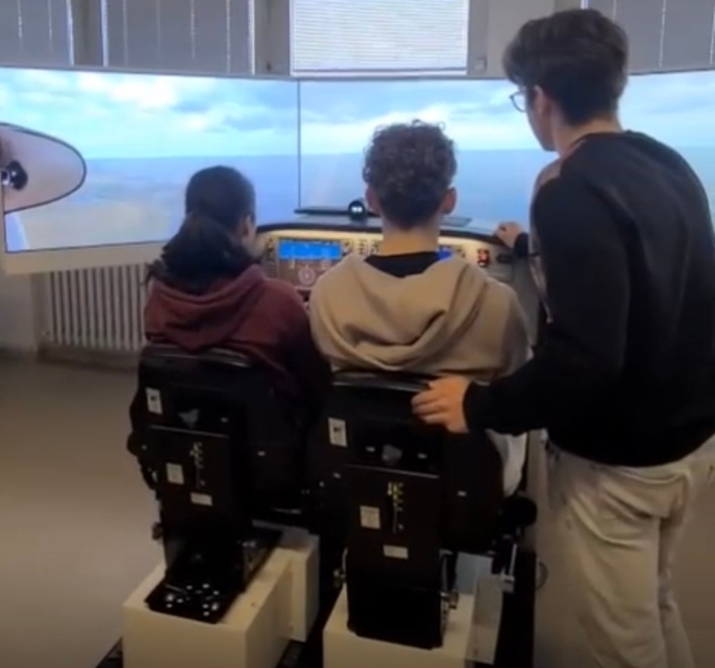 Studenti, video: vola l’Istituto Scarpellini, aeronautica supera quota 100