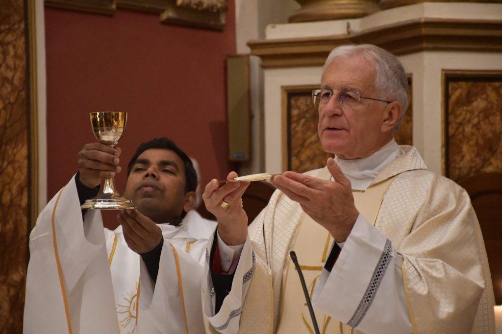 A Bevagna celebrata messa di riparazione dopo il trafugamento delle Ostie consacrate