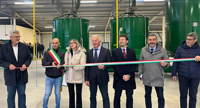 ProAgri inaugura primo impianto umbro per la lavorazione delle nocciole, 600 ettari già in filiera