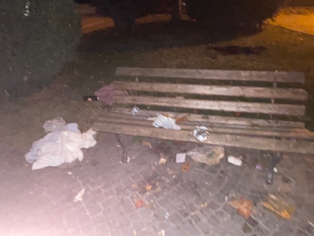 Rissa in centro, almeno 2 feriti: Carabinieri, Polizia e 118 sul posto | Foto