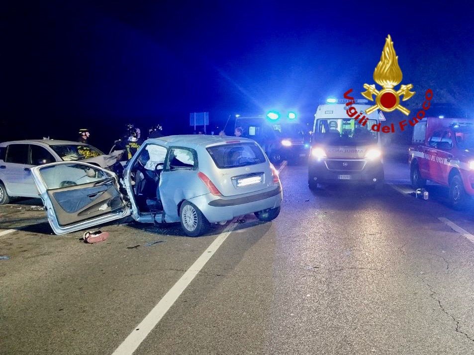 Scontro frontale sulla variante di Tavernelle IMMAGINI