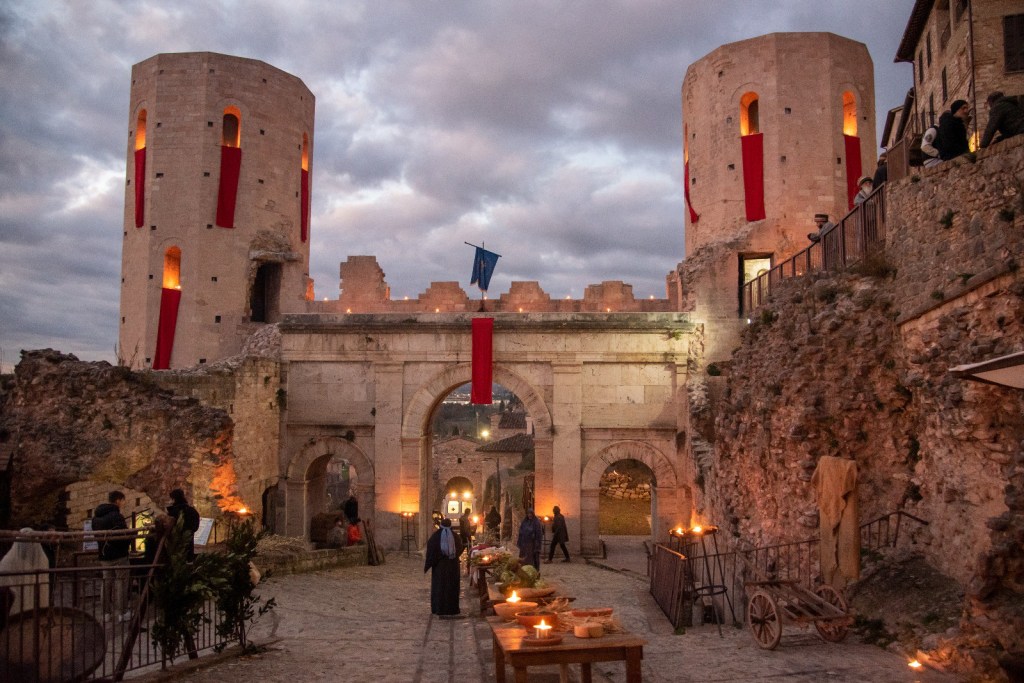 A Spello la magia del Natale nel Presepe Vivente di età augustea