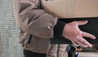 </p>
<div>Manovra, Urso: “Tassa su piccoli pacchi? E’ per la consegna di quelli che arrivano dalla Cina”</div>
<p>